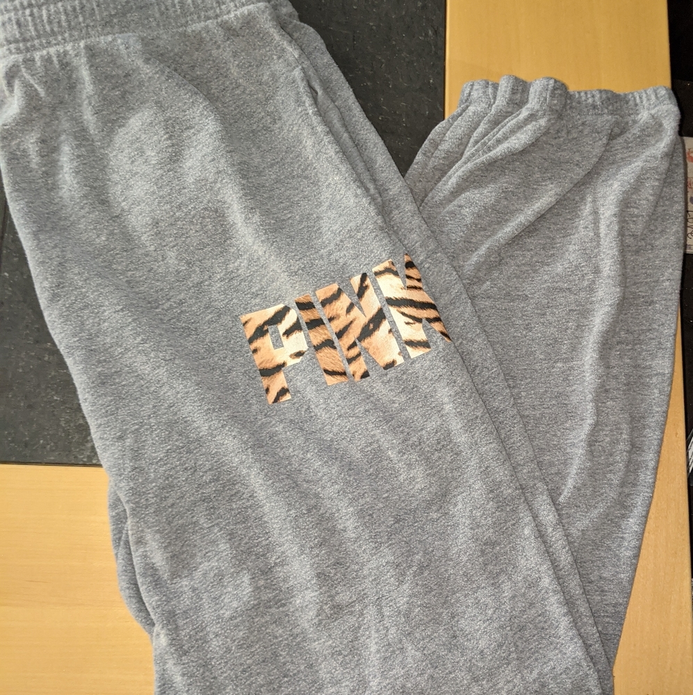 Rare & HTF VS pink TIGER 🐯 pants